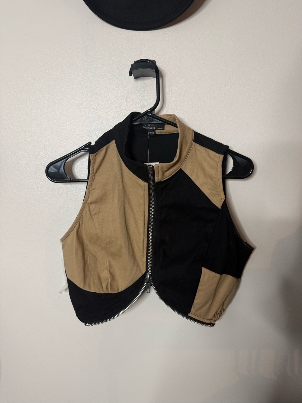 Hot & Delicious Black and Tan Colorblock Zip Crop Vest